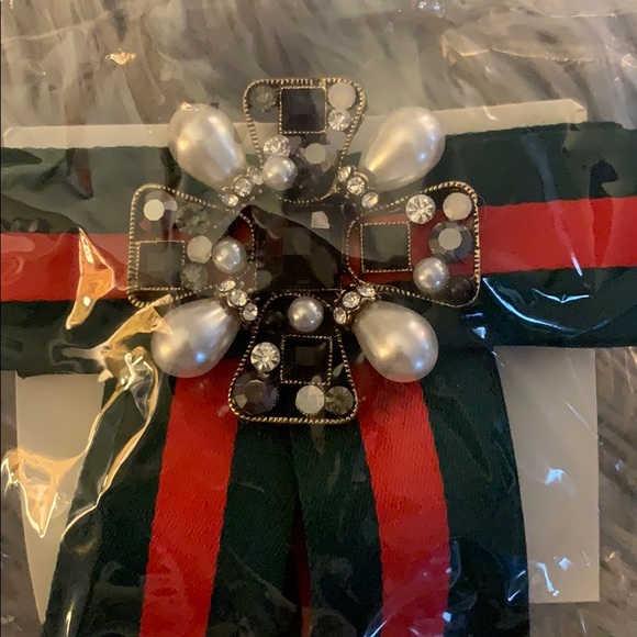 Red and green women’s bow tie - Picture 2 of 3